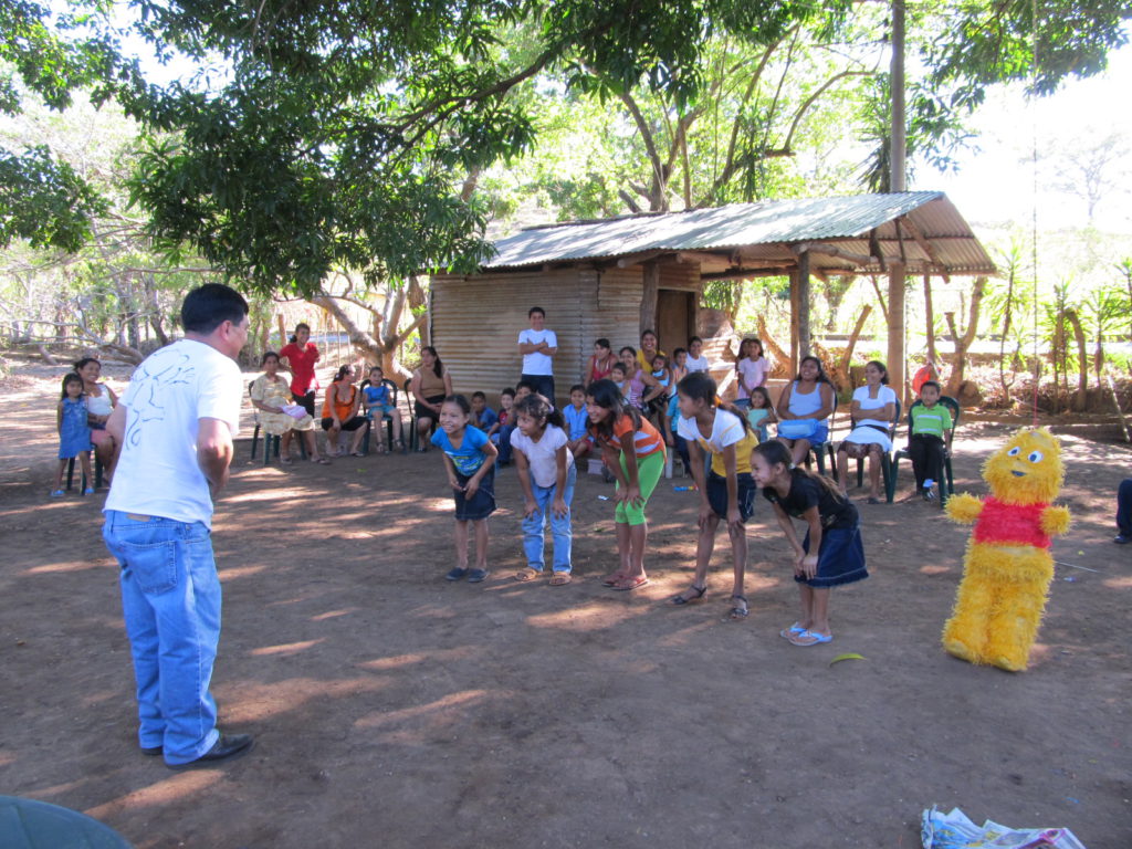 Christmas games in Puentecitos