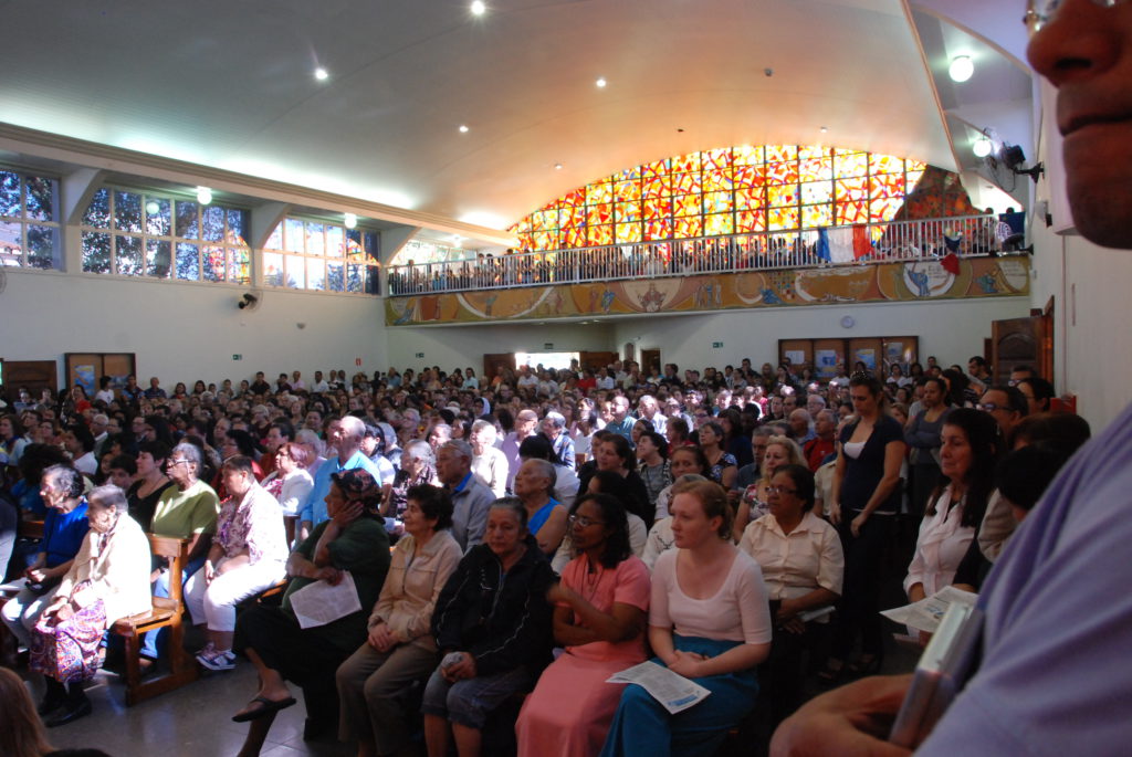 Mass in the community with French and Brazilian pilgrims