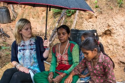 Jo meets Kamala Mijer and her two daughters. Kamala's husband died in the earthquake