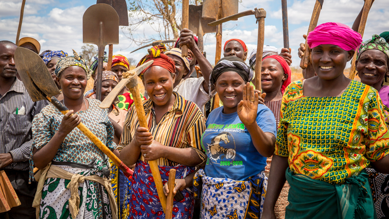 Africa-Kitui-Hands-On-community-waving
