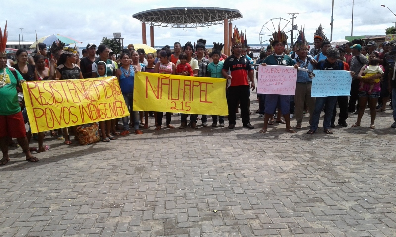 On 14 July 2016, CAFOD’s partner, CIMI Tefé (Indigenous Missionary Council) organised a demonstration of indigenous leaders in defence of their rights, and presented a petition to the authorities demanding effective implementation of public policies. (Credit: CIMI Tefe)