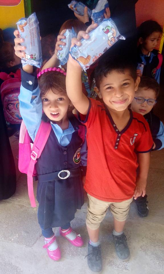 Gaza: Children with nutritional biscuits