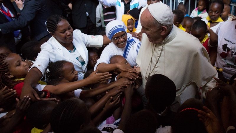 Pope Francis greets children in Nairobi, Kenya