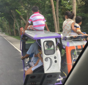 tuk tuks on a road in the Philippines 