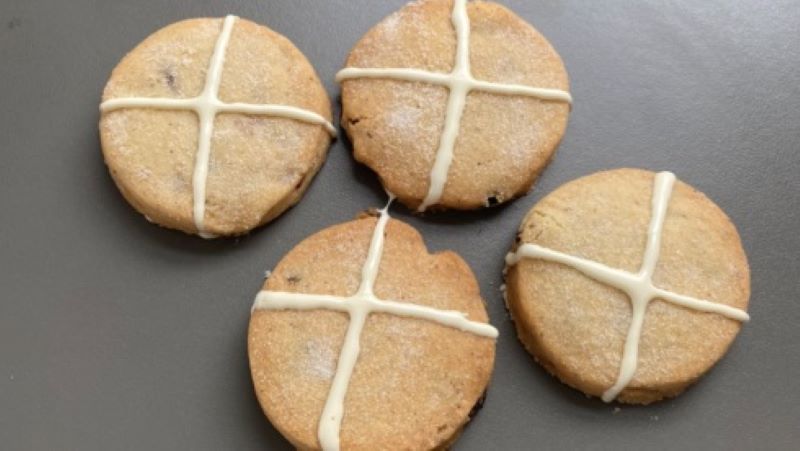 Hot cross shortbread